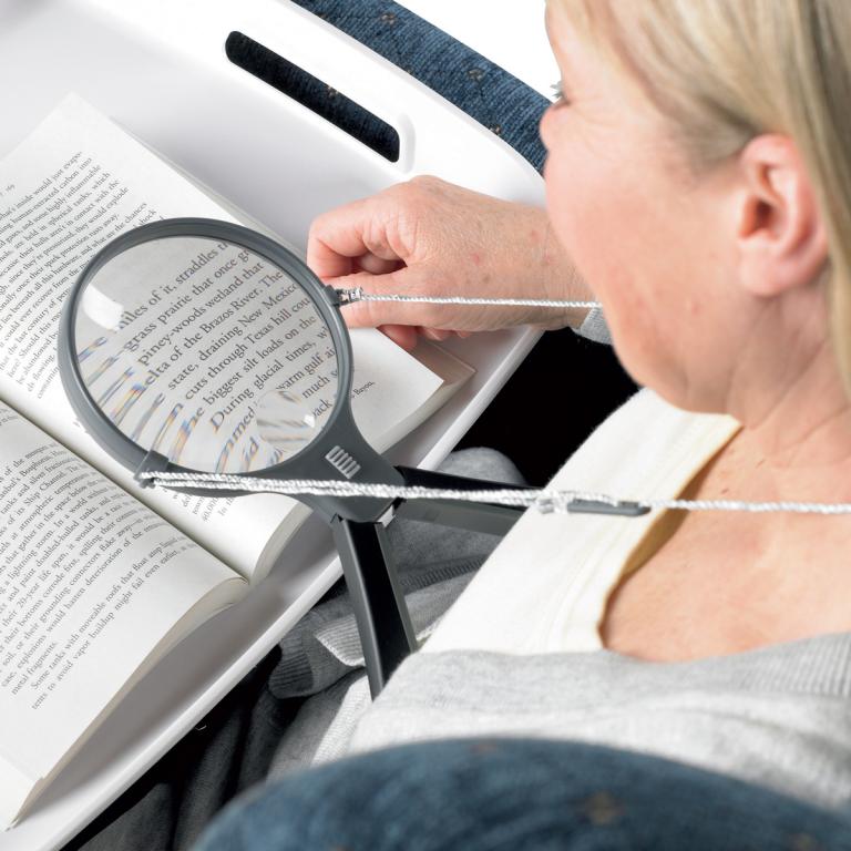 loupe éclairée avec cordon -hapi médical -cherbourg